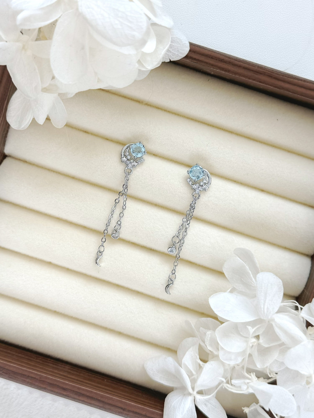Sky Blue Topaz Earrings 天空藍托帕靈動耳釘