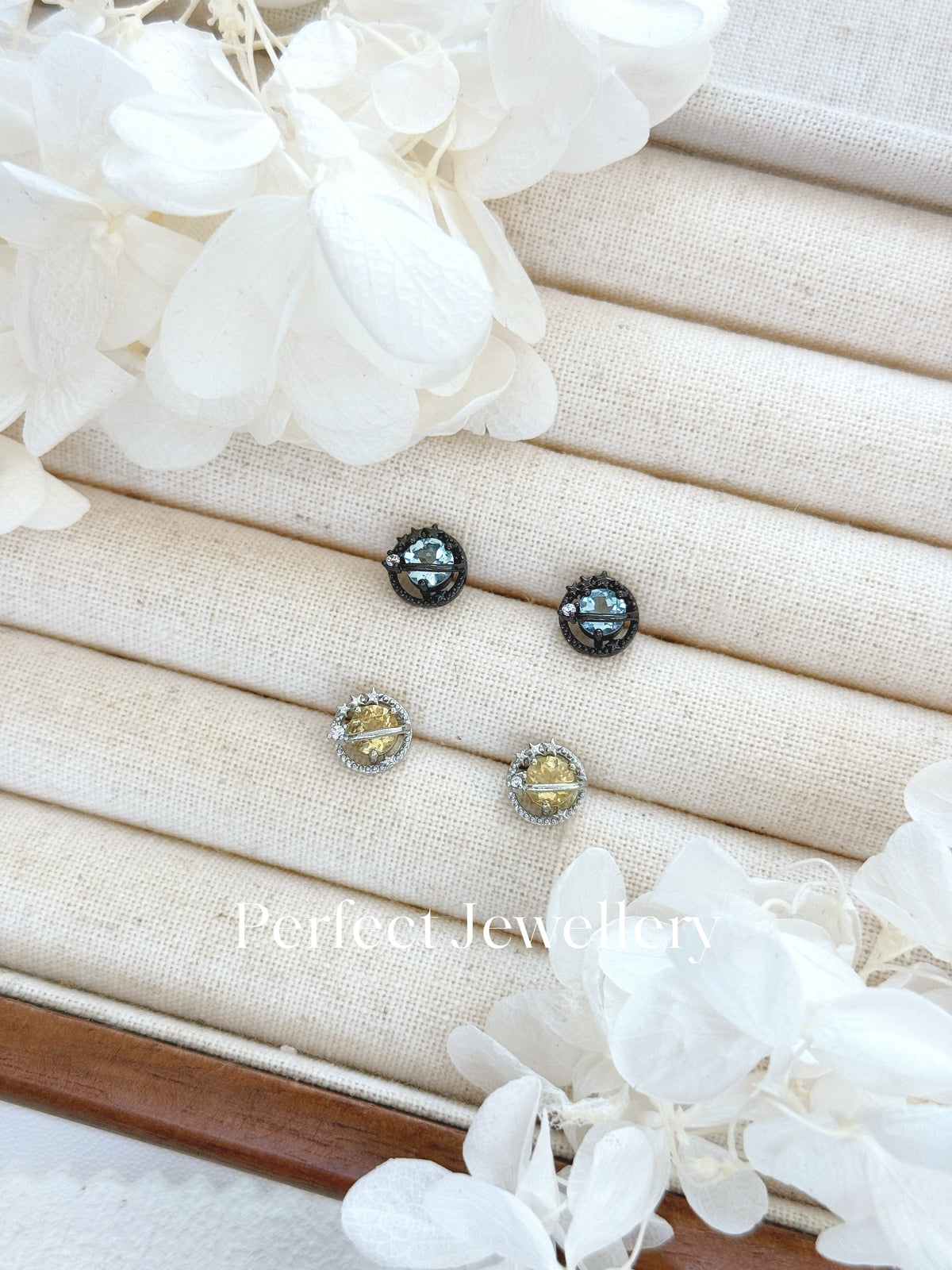 Topaz Earing 藍托帕星球耳釘