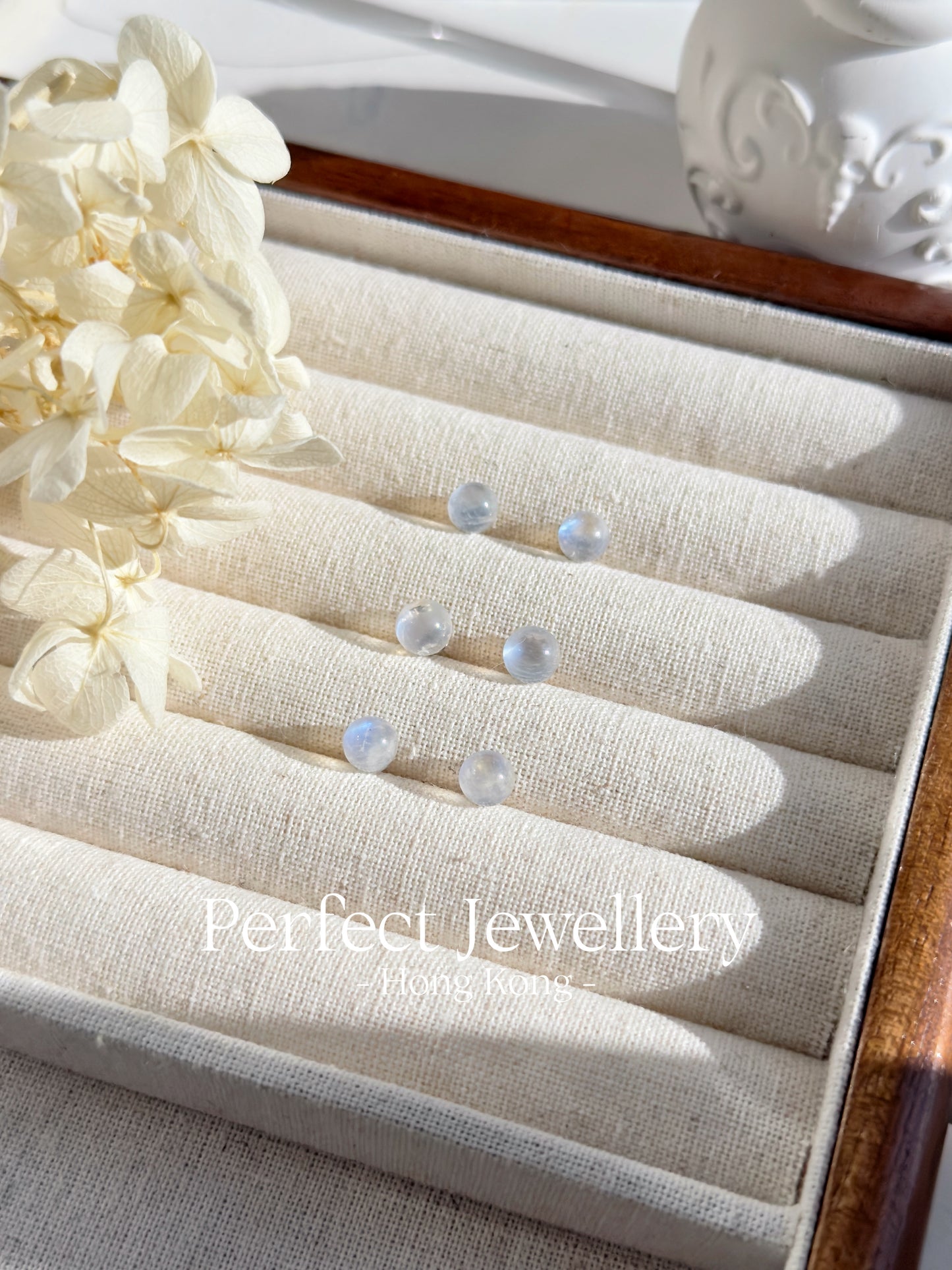 Moonstone S925 Little Earring | 藍月光圓波波S925耳釘