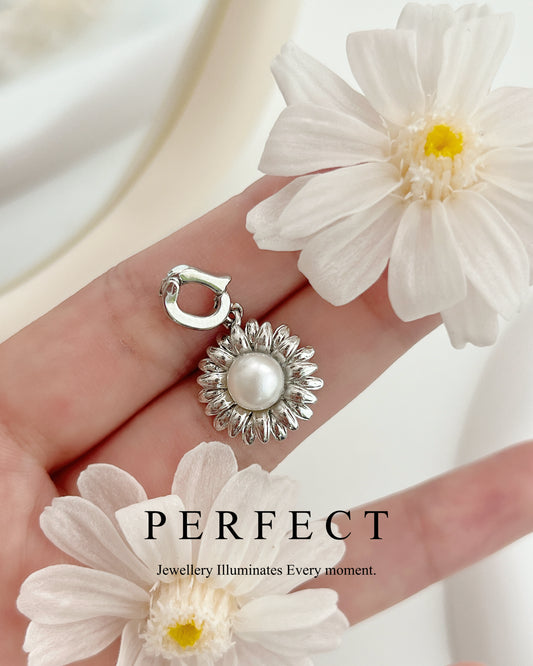 ✨Daisy Freshwater Pearl Pendant ｜淡水珍珠小雛菊🌼萬用扣吊墜✨