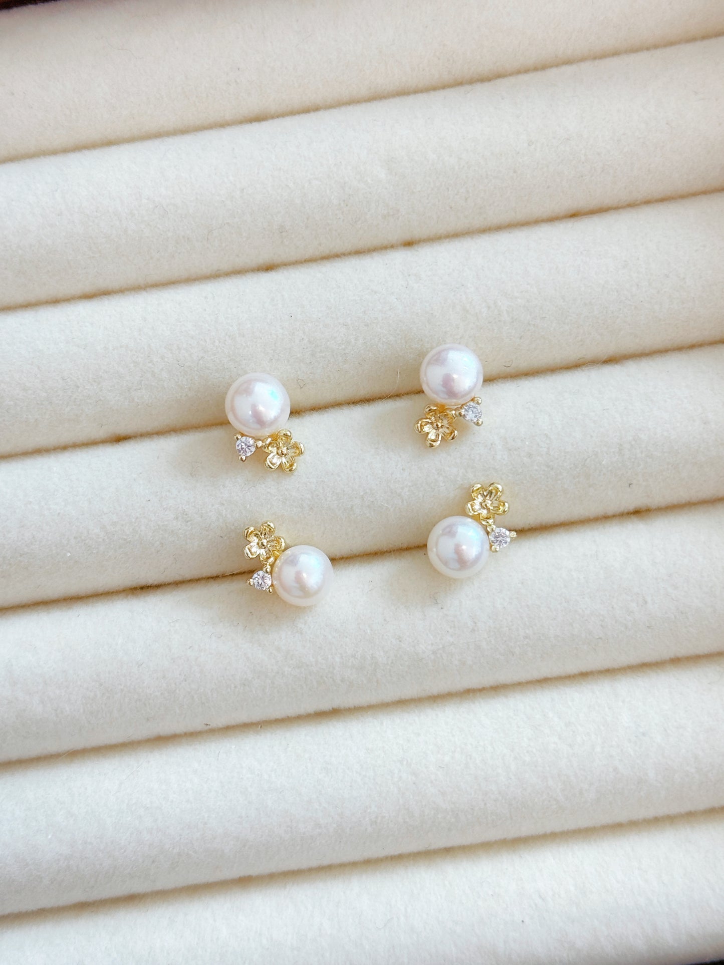 [Brass] Freshwater Pearl Earring | 淡水珍珠小花叢耳釘