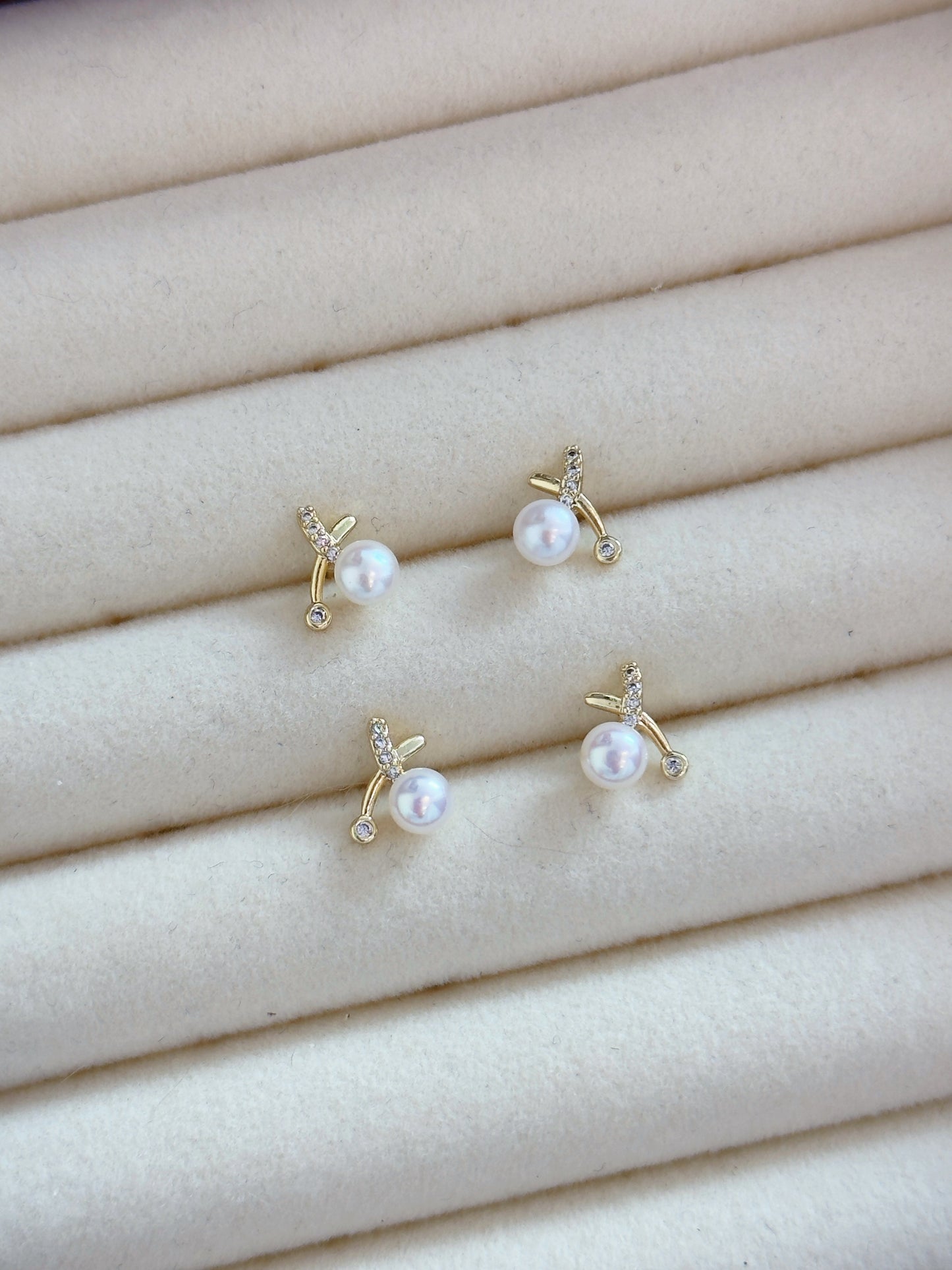 [Brass] Freshwater Pearl Earring |淡水珍珠交叉耳釘