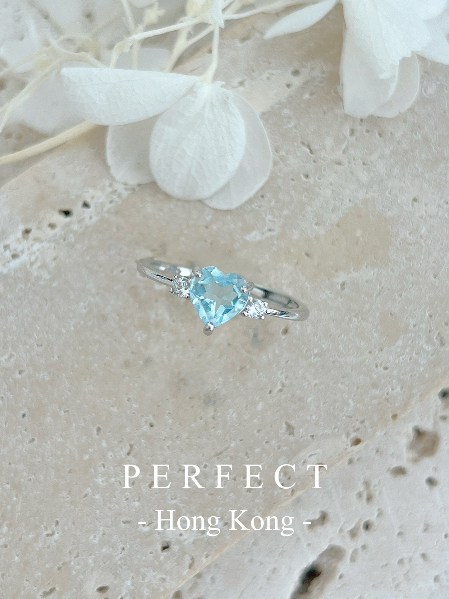 0.6ct Sky Blue Topaz Trilogy S925 Ring | 天空藍托帕石愛心戒指✨🩵
